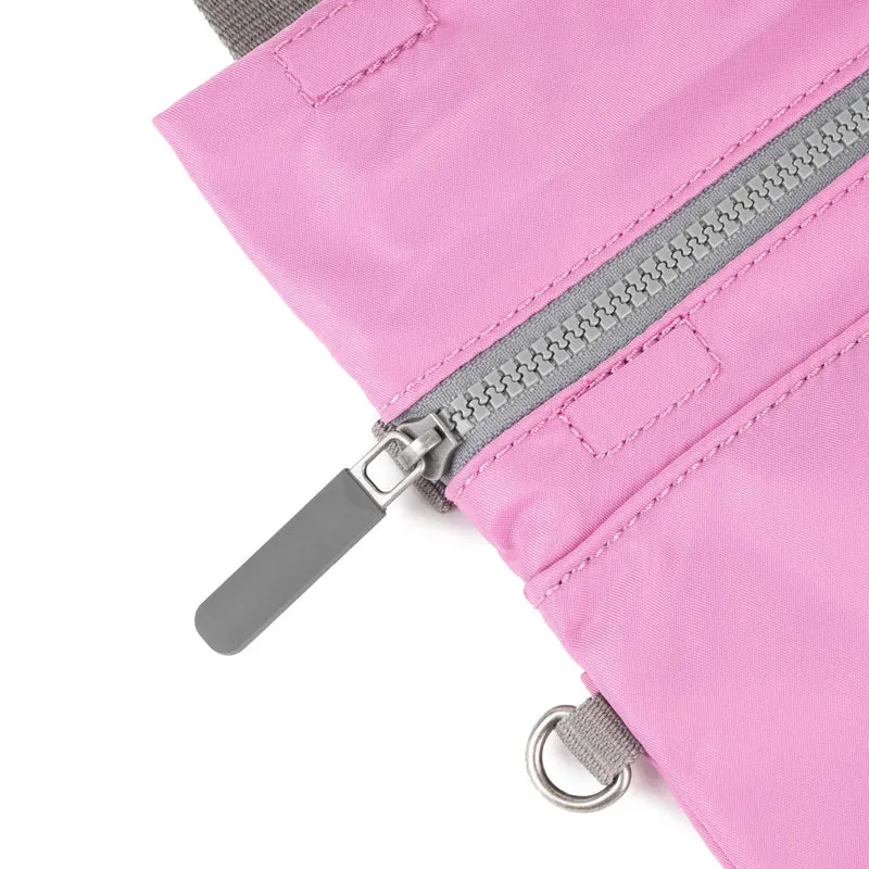 ROKA Kleine Stratford-Tasche aus recyceltem Nylon - Orchidee