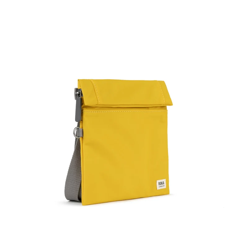 ROKA Kleine Tasche Stratford aus recyceltem Nylon - Senfgelb