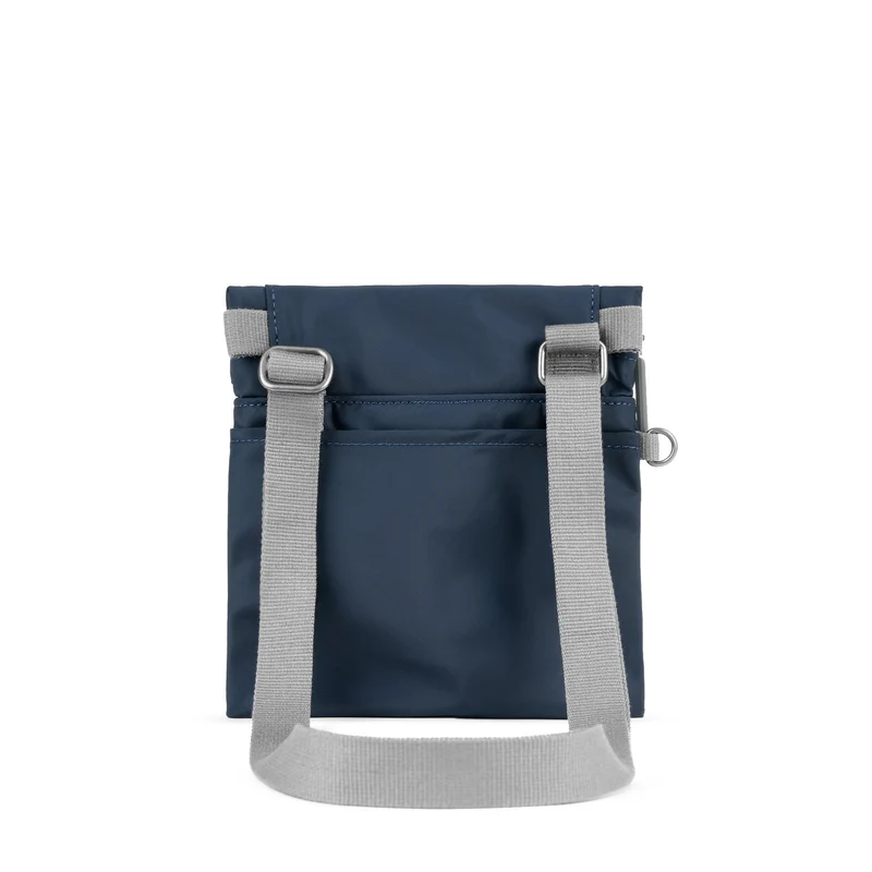 ROKA Kleine Stratford-Tasche aus recyceltem Nylon - Mitternacht