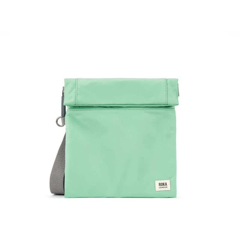 ROKA Kleine Stratford-Tasche aus recyceltem Nylon - Matcha