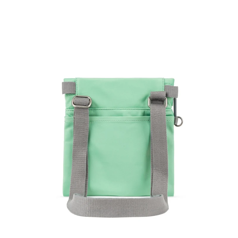 ROKA Kleine Stratford-Tasche aus recyceltem Nylon - Matcha