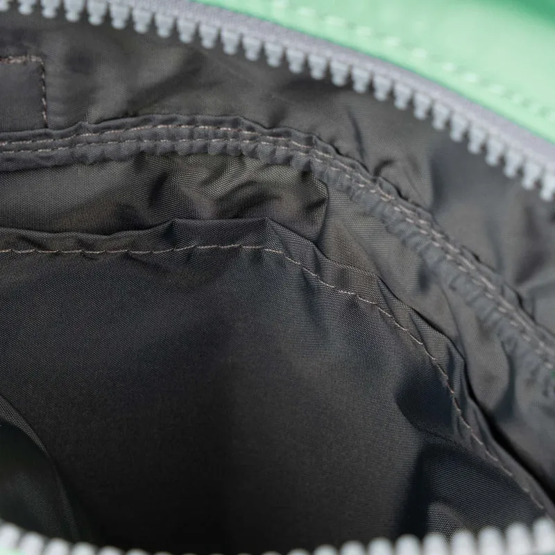 ROKA Kleine Stratford-Tasche aus recyceltem Nylon - Matcha