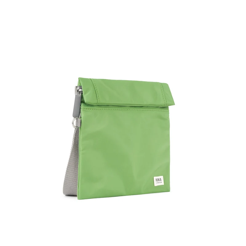 ROKA Kleine Stratford-Tasche aus recyceltem Nylon - Kiwi