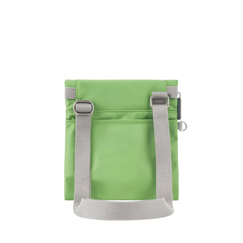 ROKA Kleine Stratford-Tasche aus recyceltem Nylon - Kiwi
