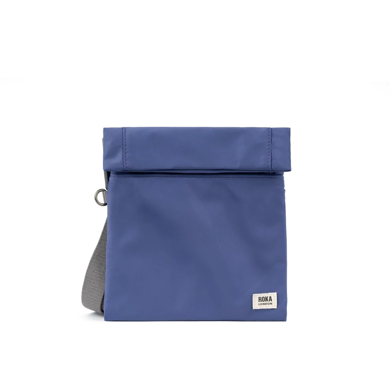 ROKA Kleine Stratford-Tasche aus recyceltem Nylon - Indigo