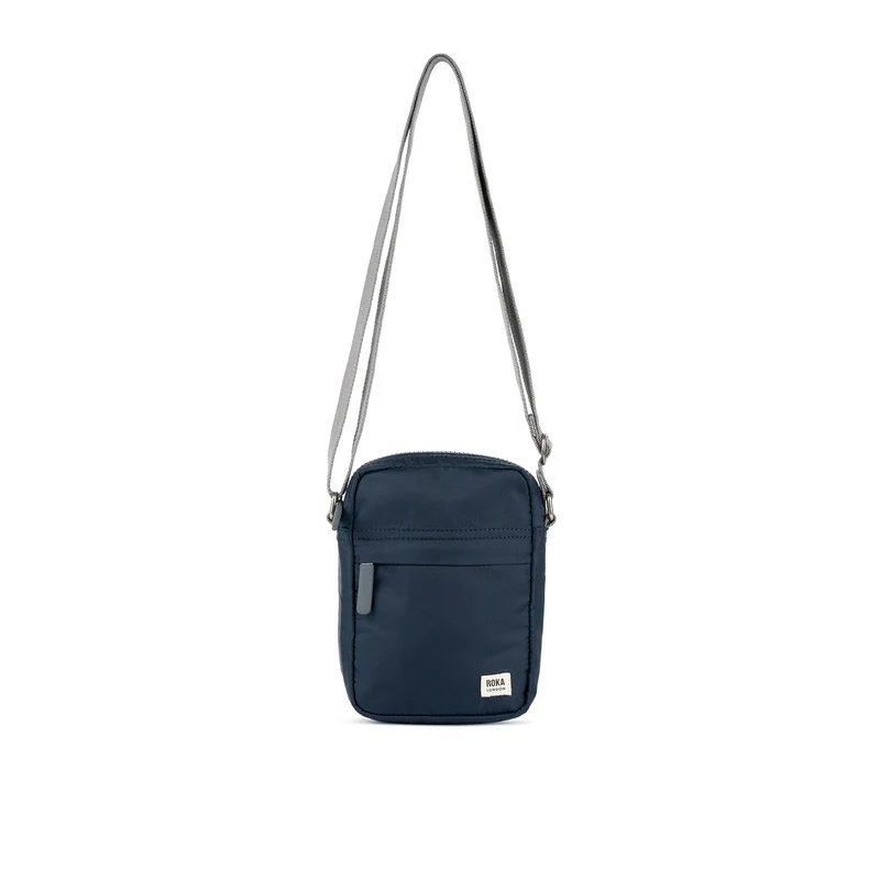 ROKA Bond Mitternachtsblaue Tasche aus recyceltem Nylon