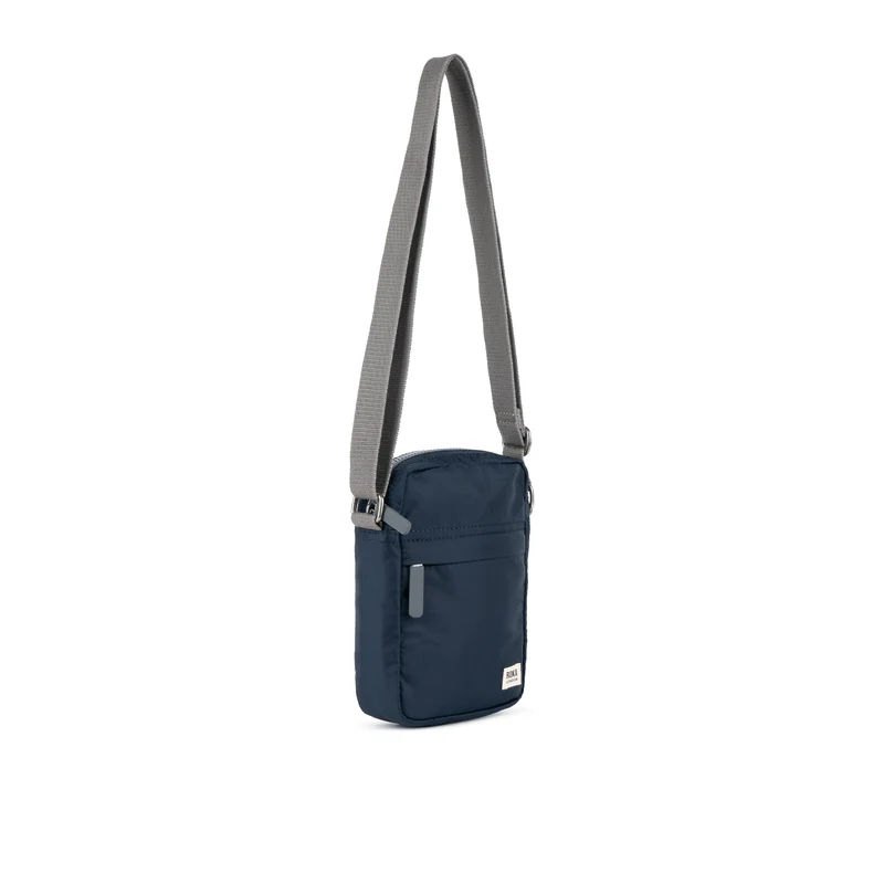 ROKA Bond Mitternachtsblaue Tasche aus recyceltem Nylon