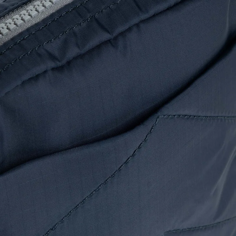 ROKA Bond Mitternachtsblaue Tasche aus recyceltem Nylon