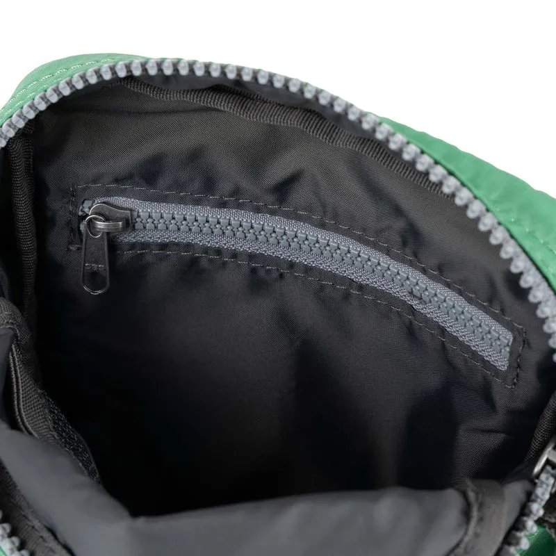 ROKA Bond Matcha-Tasche aus recyceltem Nylon