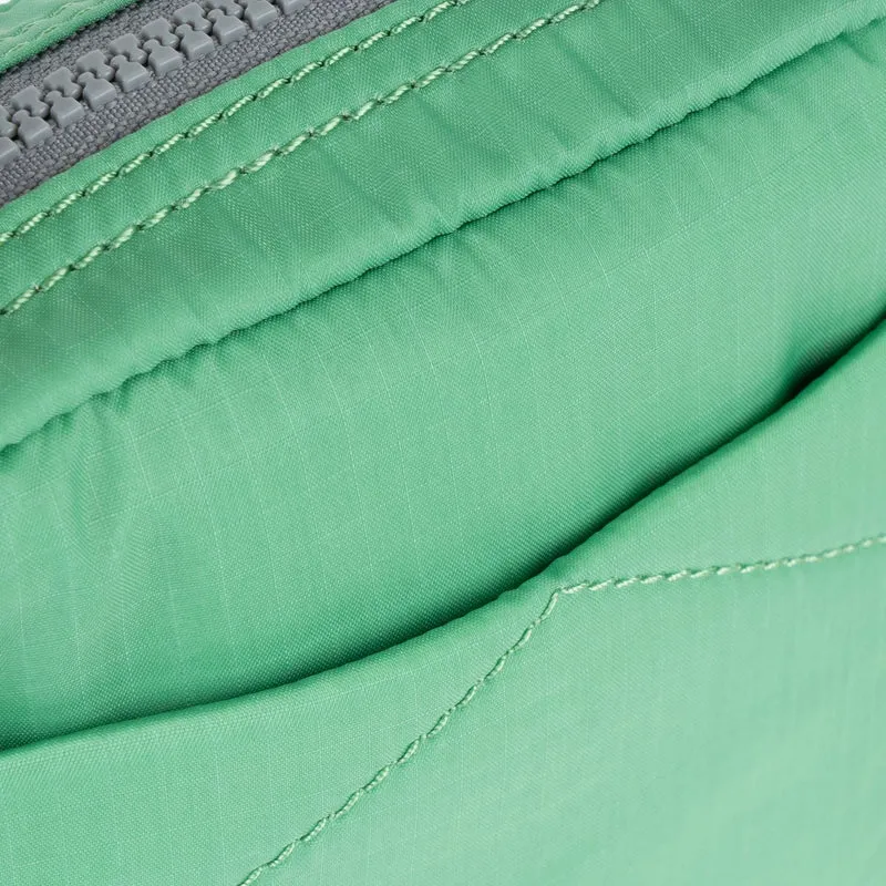 ROKA Bond Matcha-Tasche aus recyceltem Nylon