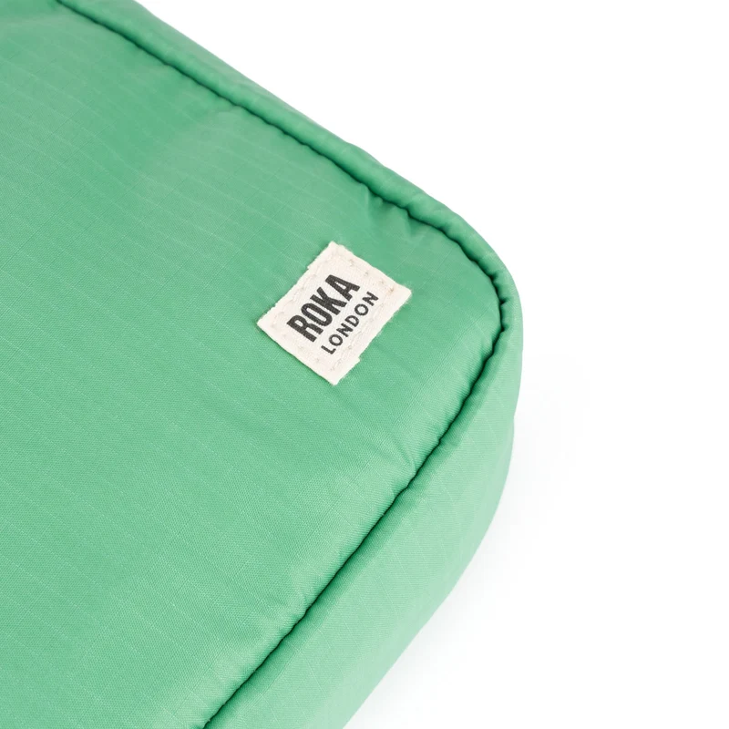 ROKA Bond Matcha-Tasche aus recyceltem Nylon