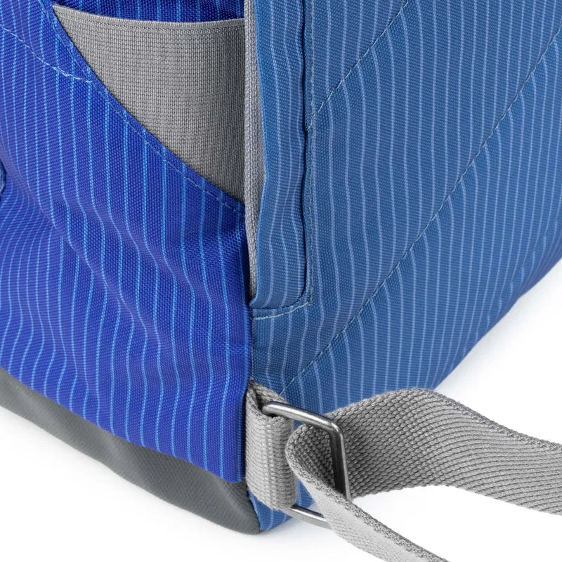 ROKA Kreativer Abfall Canfield B Denim Wash Medium Tasche aus recyceltem Canvas