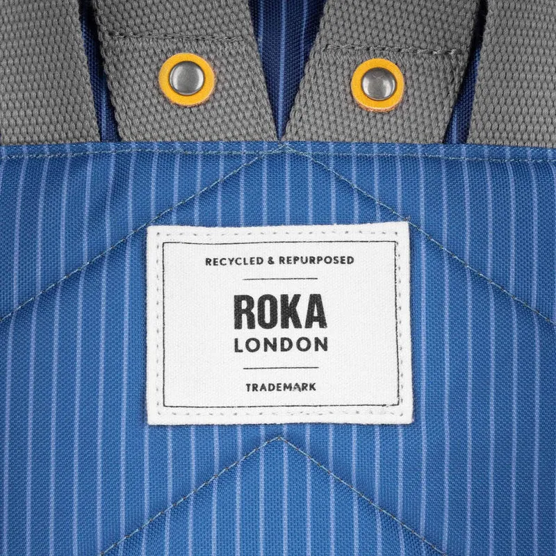 ROKA Kreativer Abfall Bantry Kleine Tasche aus recyceltem Canvas, B Denim Wash