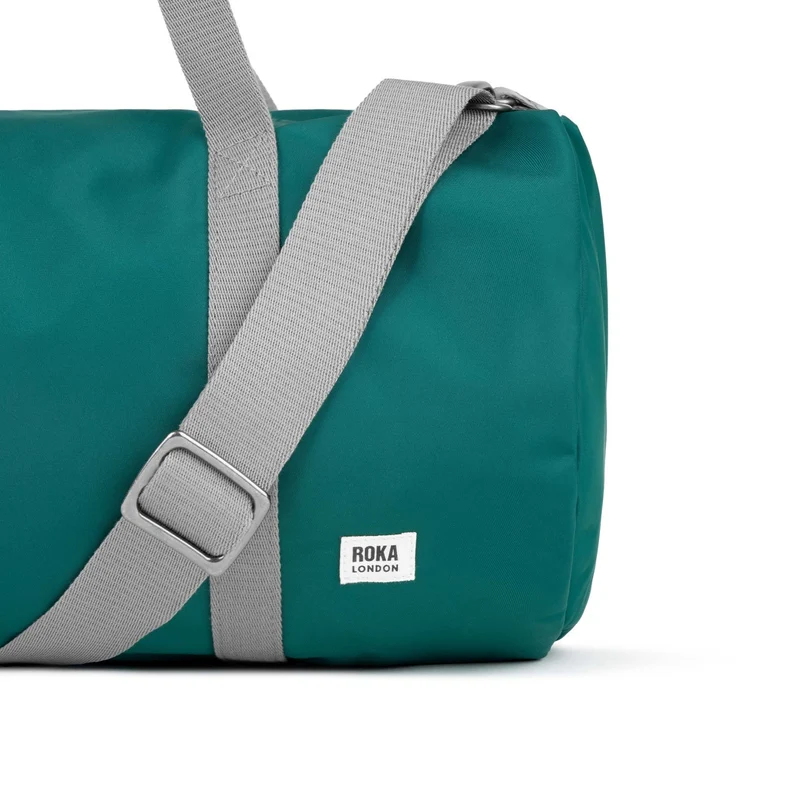 ROKA Mittelgroße Tasche City aus recyceltem Nylon - Blaugrün