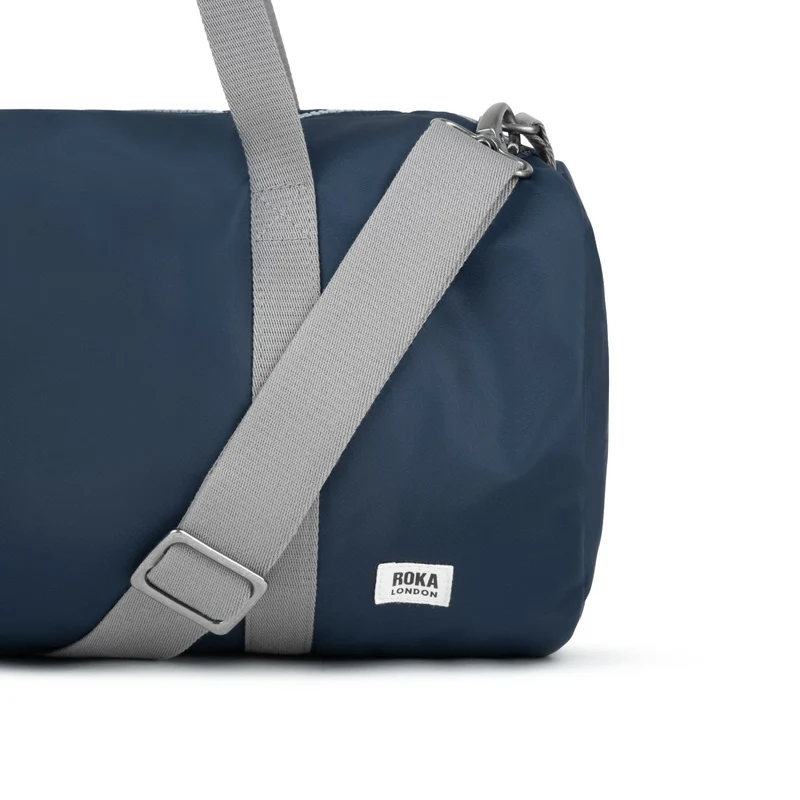 ROKA Mittelgroße Tasche City aus recyceltem Nylon - Mitternacht