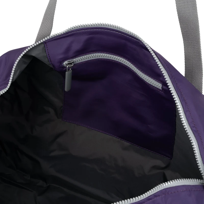 ROKA Mittelgroße Tasche City aus recyceltem Nylon - Majestätische Lila