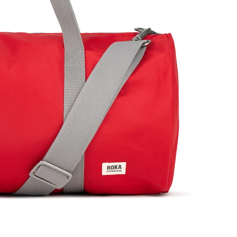 ROKA Mittelgroße Tasche City aus recyceltem Nylon - Cranberry