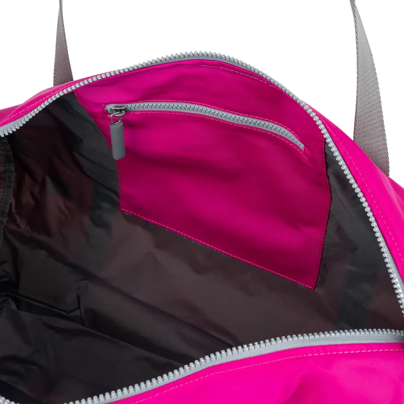 ROKA Mittelgroße Tasche City aus recyceltem Nylon - Bonbon