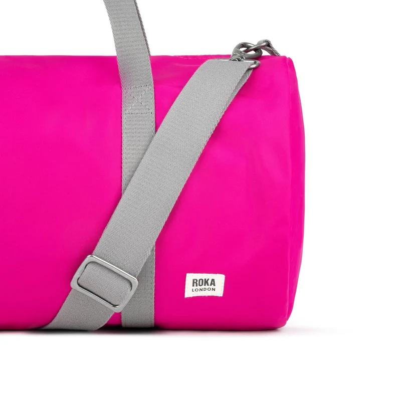 ROKA Mittelgroße Tasche City aus recyceltem Nylon - Bonbon