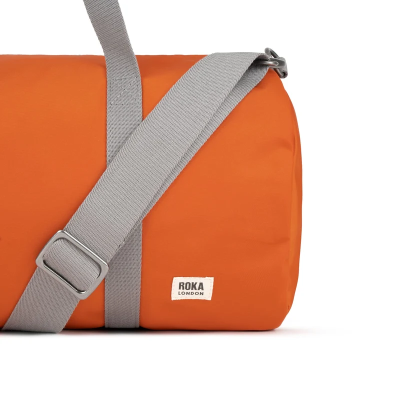 ROKA Mittelgroße Tasche City aus recyceltem Nylon - Gebranntes Orange