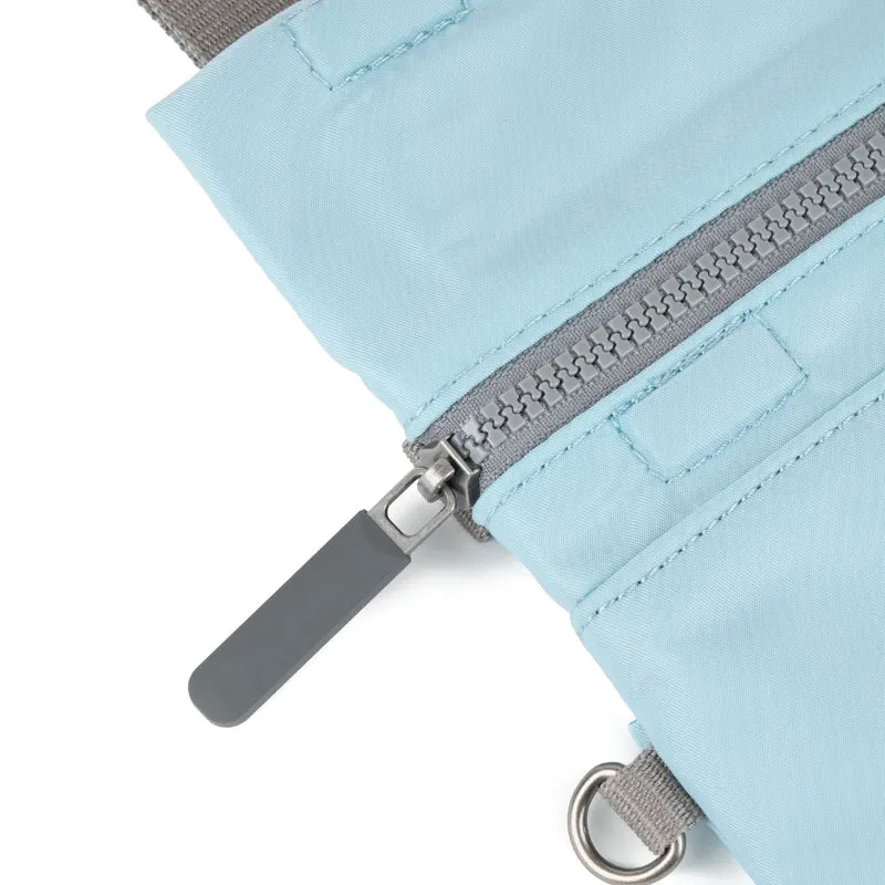ROKA Kleine Stratford-Tasche aus recyceltem Nylon - Canal