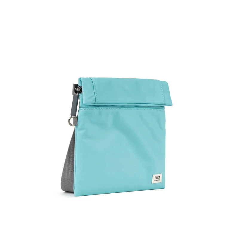 ROKA Kleine Stratford-Tasche aus recyceltem Nylon – Aquatic Awe