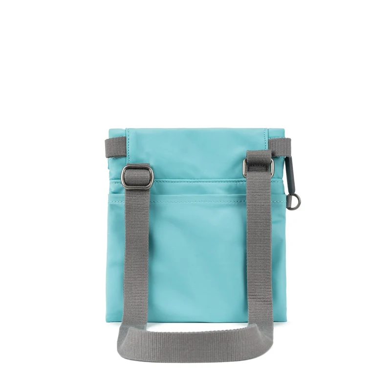 ROKA Kleine Stratford-Tasche aus recyceltem Nylon – Aquatic Awe