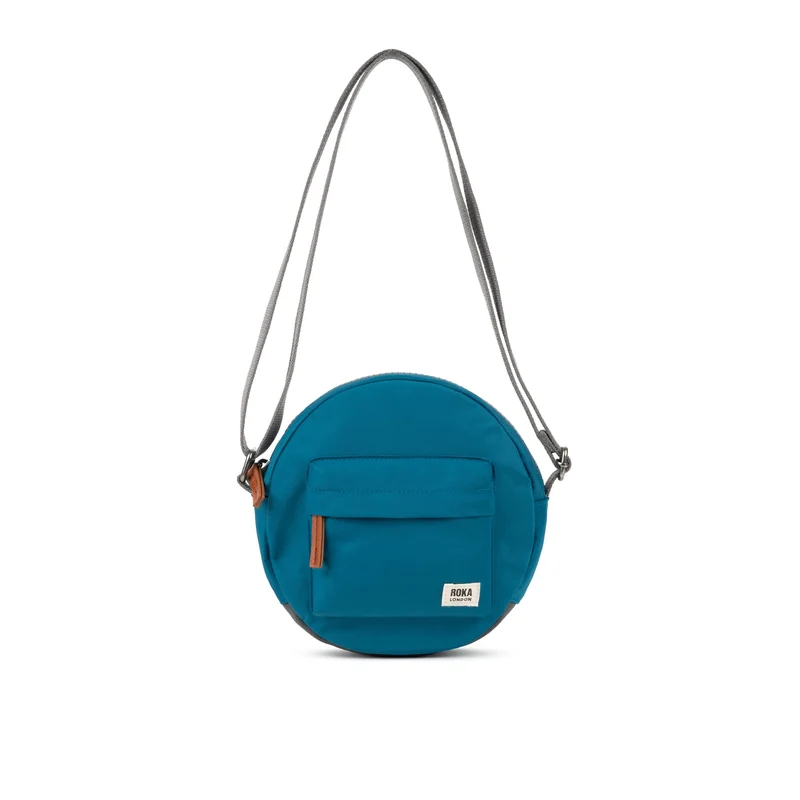 ROKA Paddington Kleine Tasche aus recyceltem Nylon – Saphir