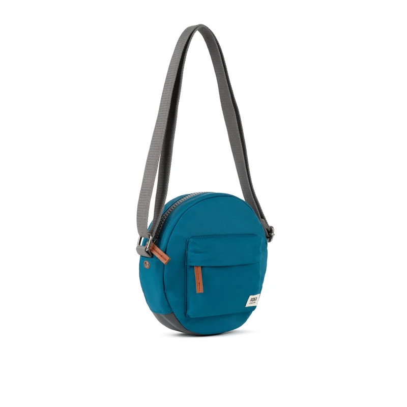 ROKA Paddington Kleine Tasche aus recyceltem Nylon – Saphir
