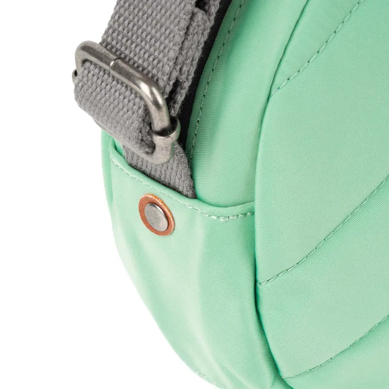 ROKA Paddington B Kleine Tasche aus recyceltem Nylon - Matcha