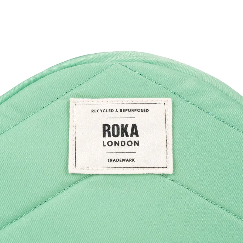 ROKA Paddington B Kleine Tasche aus recyceltem Nylon - Matcha
