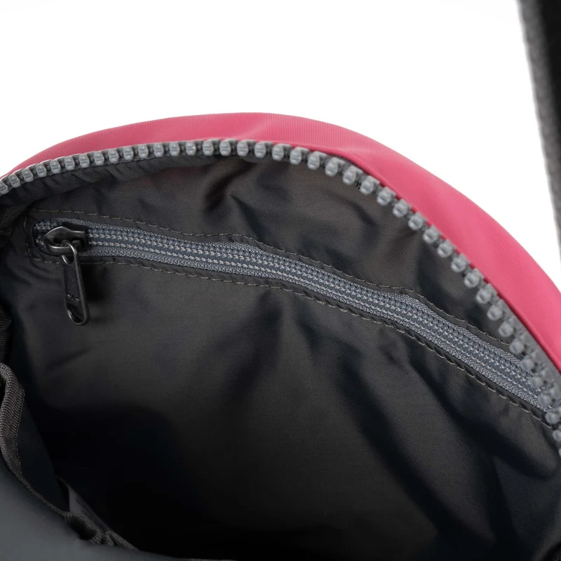 ROKA Paddington Kleine Tasche aus recyceltem Nylon – Barock