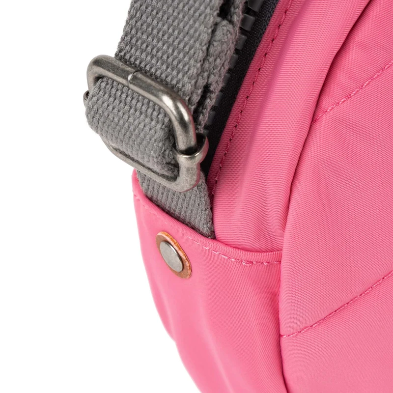 ROKA Paddington Kleine Tasche aus recyceltem Nylon – Barock