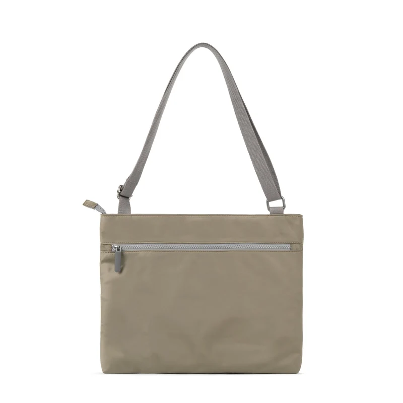 ROKA Mittelgroße Tasche Moorgate M aus recyceltem Nylon - Taupe