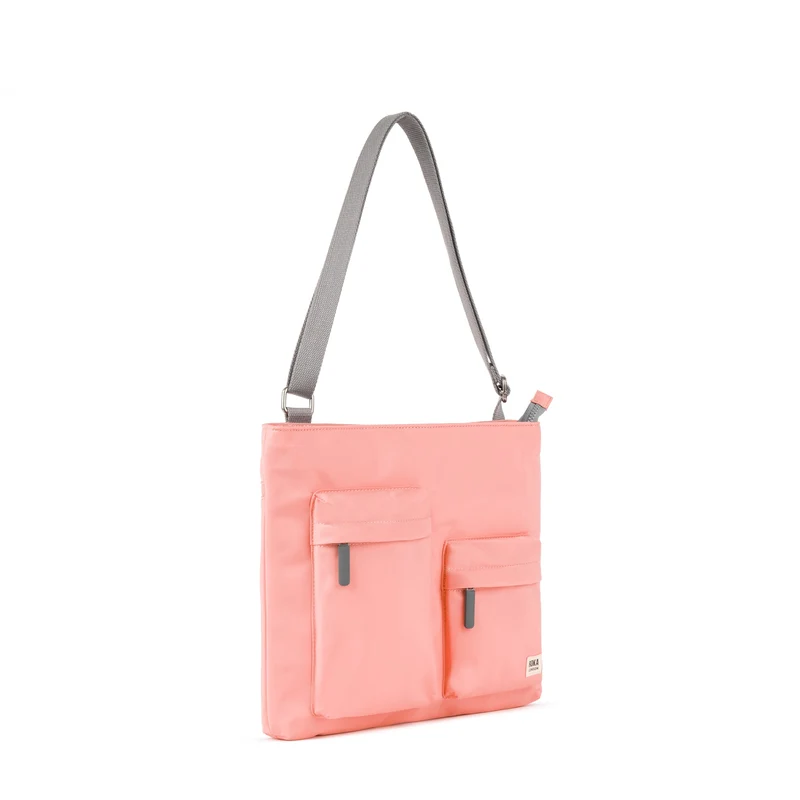 ROKA Mittelgroße Tasche Moorgate M aus recyceltem Nylon - Punch