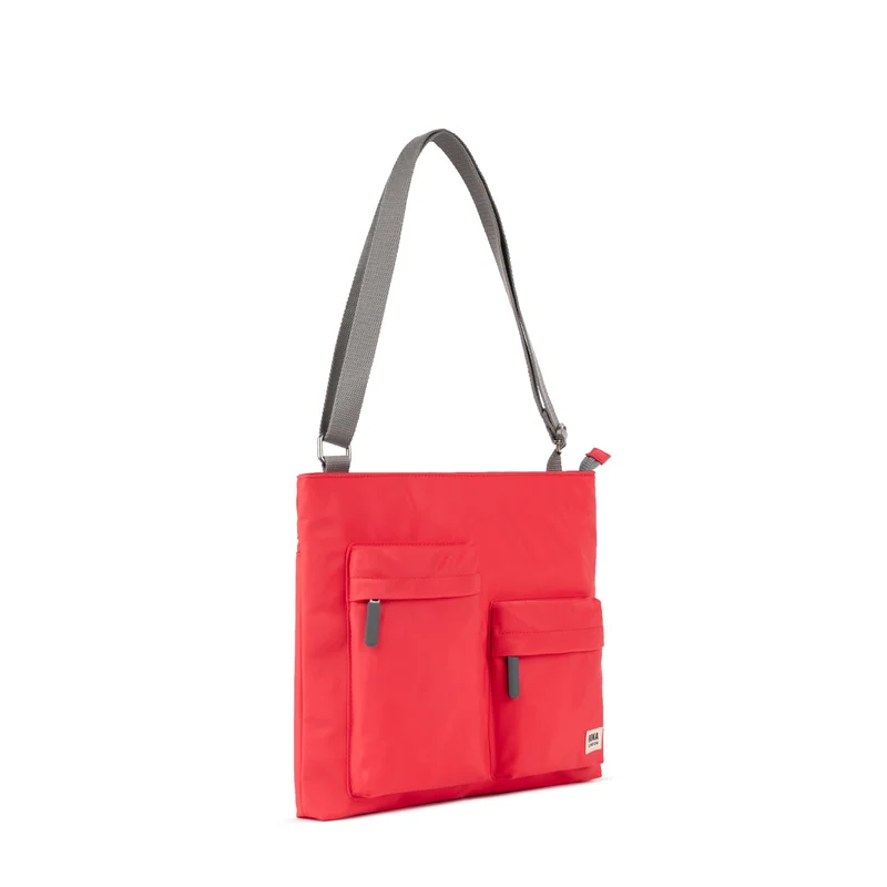 ROKA Mittelgroße Tasche Moorgate M aus recyceltem Nylon - Mohnblume