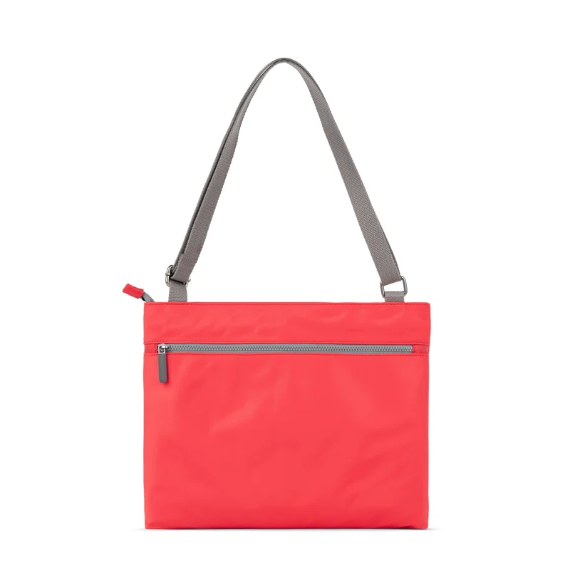 ROKA Mittelgroße Tasche Moorgate M aus recyceltem Nylon - Mohnblume