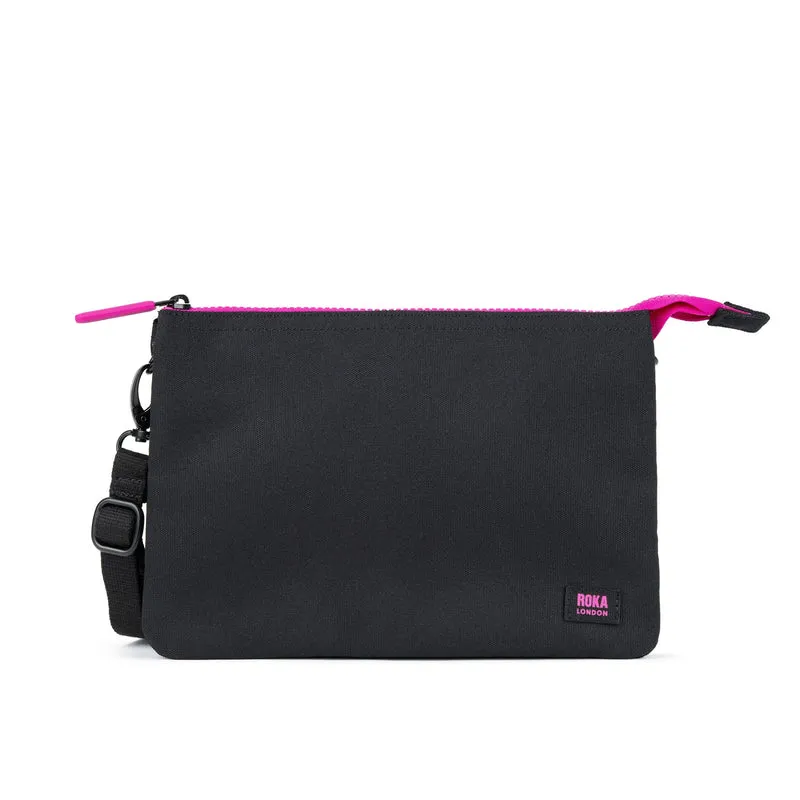 ROKA Rosa Etikett Carnaby Crossbody XL Tasche aus recyceltem Canvas – Asche