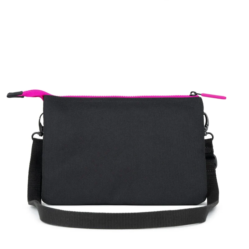 ROKA Rosa Etikett Carnaby Crossbody XL Tasche aus recyceltem Canvas – Asche