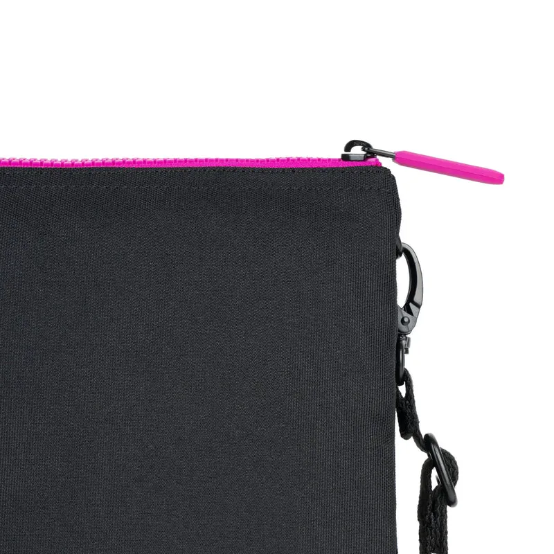 ROKA Rosa Etikett Carnaby Crossbody XL Tasche aus recyceltem Canvas – Asche