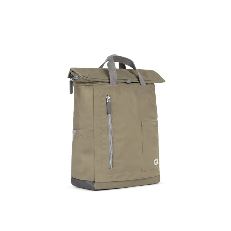 ROKA Camden P Mittelgroße Tasche aus recyceltem Nylon - Taupe