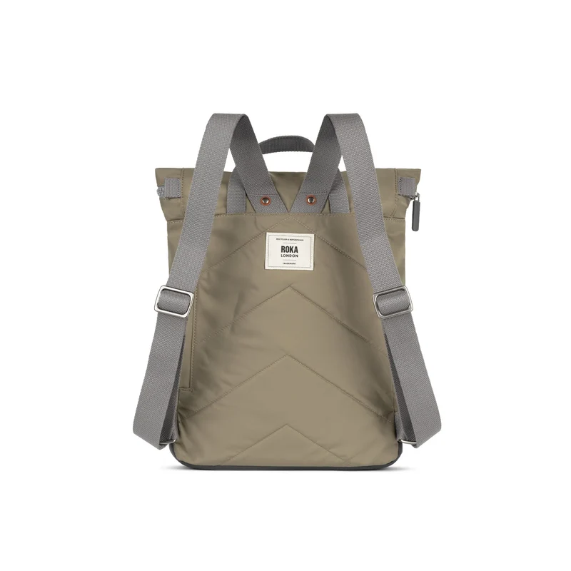 ROKA Camden P Mittelgroße Tasche aus recyceltem Nylon - Taupe