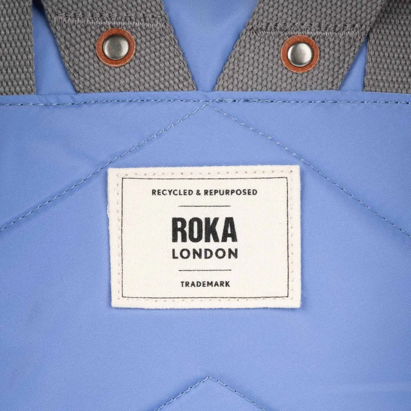 ROKA Camden P Mittelgroße Tasche aus recyceltem Nylon - Jacaranda