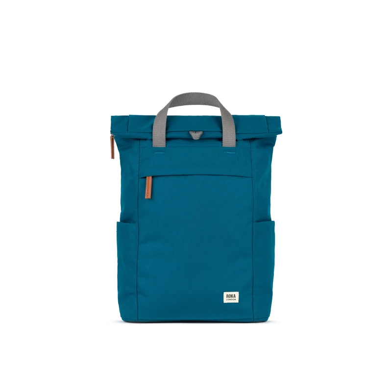ROKA Finchley Eine mittelgroße Tasche aus recyceltem Saphir-Canvas
