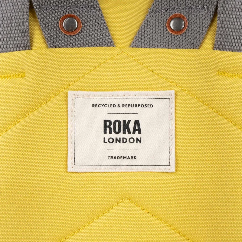 ROKA Finchley Eine mittelgroße Tasche aus recyceltem Canvas in der Größe Lemonade