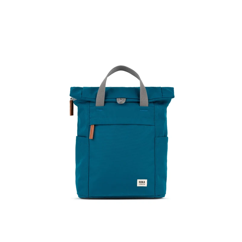 ROKA Finchley Eine kleine Tasche aus recyceltem Saphir-Canvas