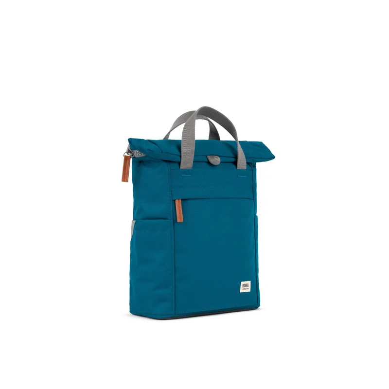 ROKA Finchley Eine kleine Tasche aus recyceltem Saphir-Canvas