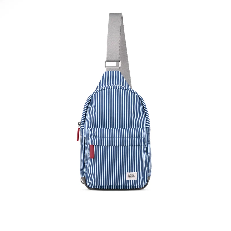 ROKA Willesden Große Tasche aus recyceltem Canvas, rot-weiß gefüttert