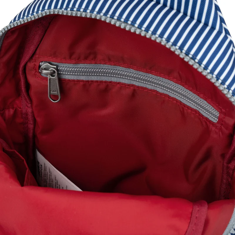 ROKA Willesden Große Tasche aus recyceltem Canvas, rot-weiß gefüttert