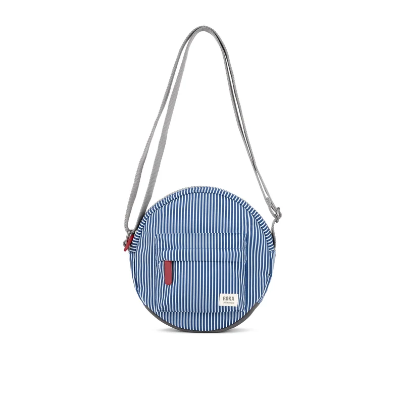 ROKA Paddington Kleine Tasche aus recyceltem Canvas, rot-weiß gefüttert